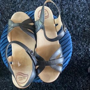 NWOT Danssko size 40